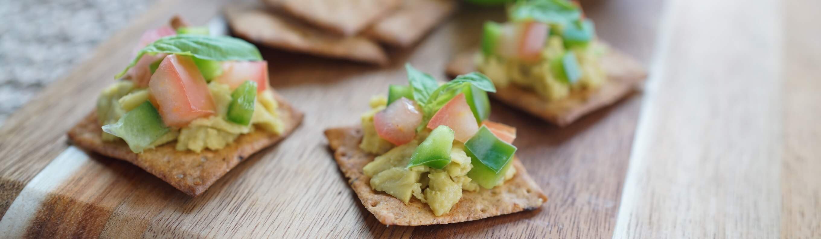 Avocado, Tomato and Green Pepper Crackers