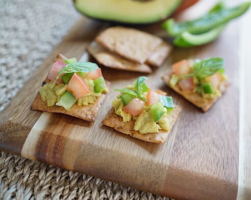 Avocado, Tomato and Green Pepper Crackers