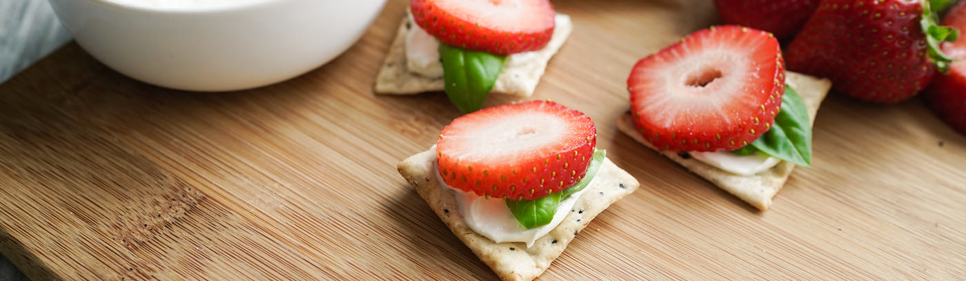 Strawberry, Mascarpone & Basil Crackers